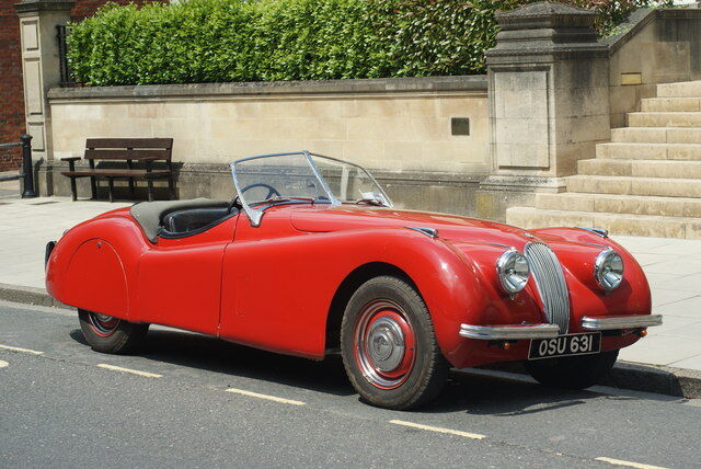 Chichester_-_Jaguar_XK120_-_geograph.org.uk_-_1349971